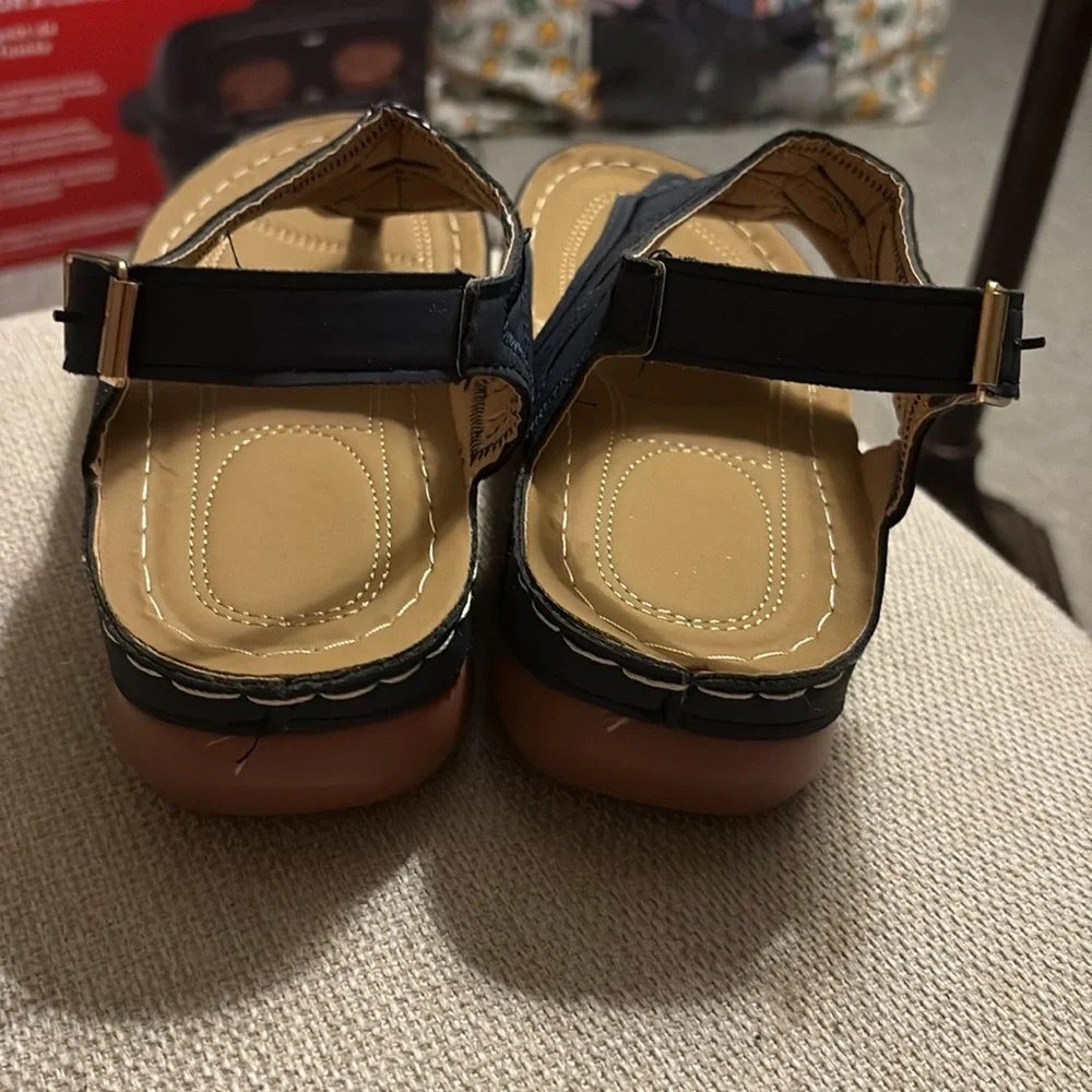 NWOB Ladies Thong Navy Sandals